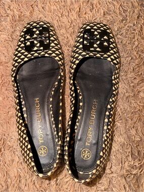 Tory Burch Black & Cream Triangle-Print Logo Ballet Flats